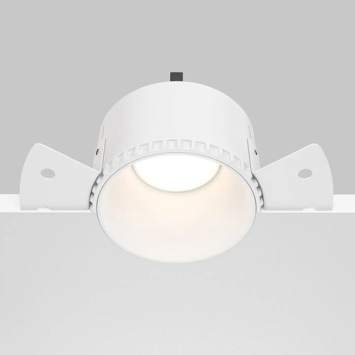Spot encastré share blanc avec design moderne et fixations ajustables pour installation encastrée optimale