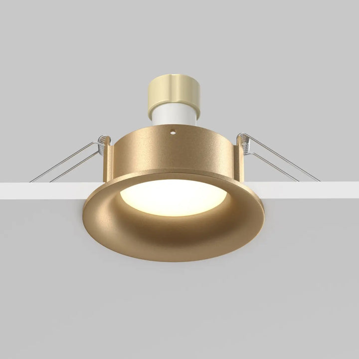 Spot encastré gold coloré rond discret avec éclairage général blanc chaud au centre design moderne et épuré