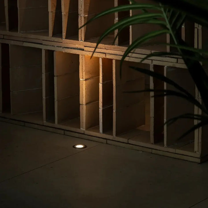 Spot encastré de sol Grund GU10 noir anodisé de Faro Barcelona en situation