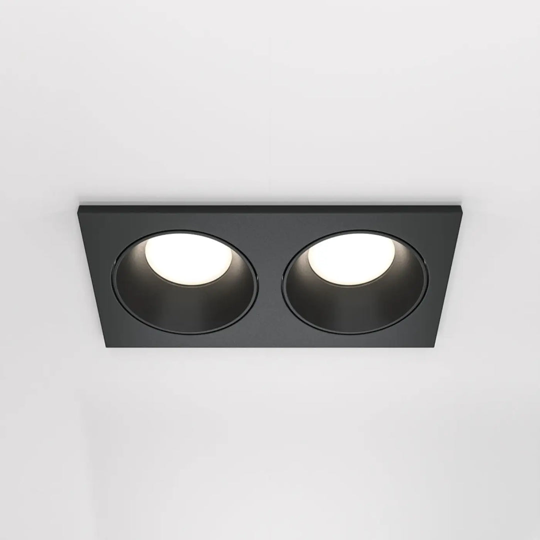 Spot zoom double lumière encastrée rectangulaire noire avec deux projecteurs circulaires éclairés