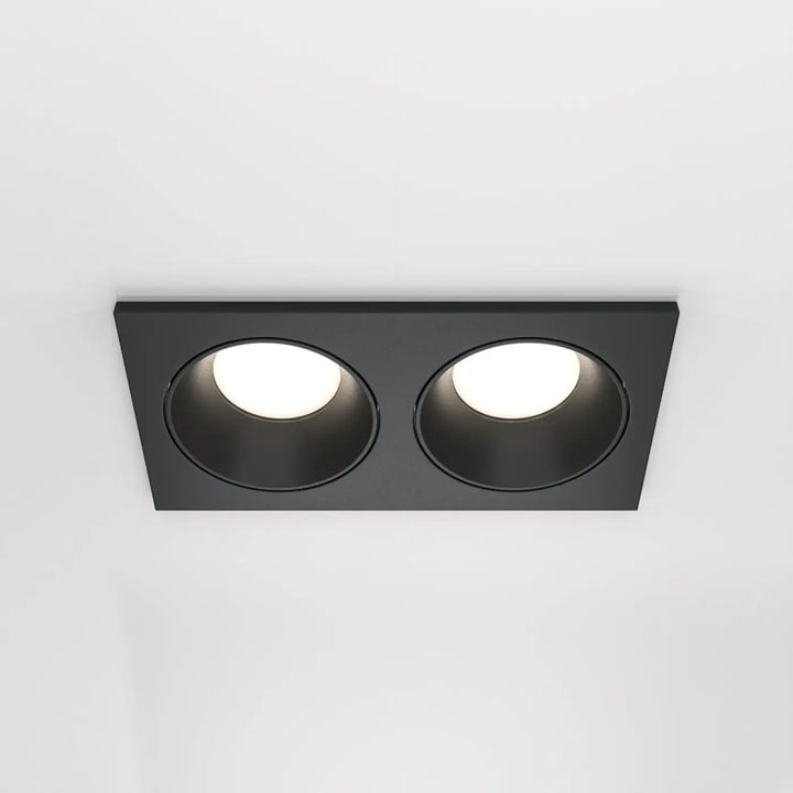Spot zoom double lumière encastrée rectangulaire noire avec deux projecteurs circulaires éclairés