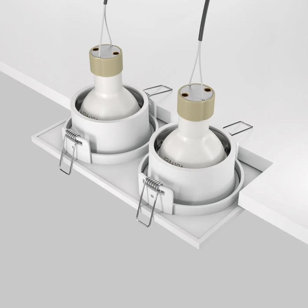 Deux spots zoom double encastrés modernes avec corps en céramique blanche et capuchons métalliques beige
