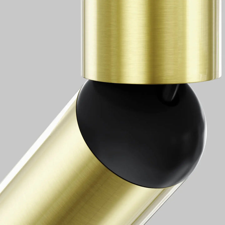 Spot focus lamp en laiton doré avec joint sphérique noir mat tête directionnelle et tube fin élégant