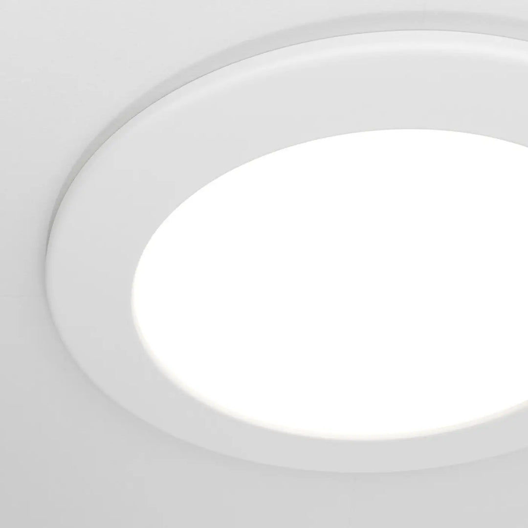 Spot stockton éclairage encastré ovale blanc en acier blanc avec trois formats pour un design moderne et épuré