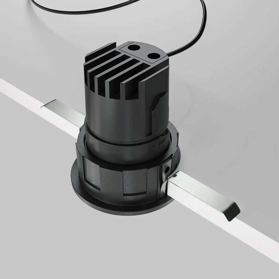Spot led encastré noir avec dissipateur thermique cannelé et support métallique orientable de la gamme wise