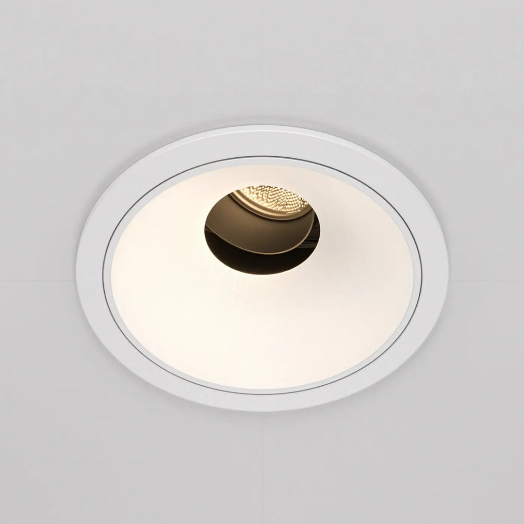 Spot led encastré spot wise orientable avec led intégrée dorée et diffuseur dépoli blanc encastré au plafond