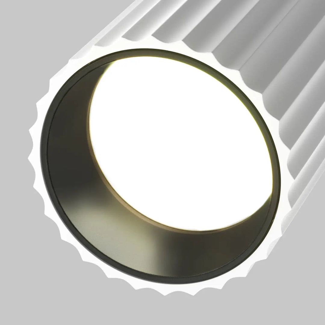 Spot orientable calipso avec panneau led circulaire blanc encadré d un cylindre cannelé métallique sombre