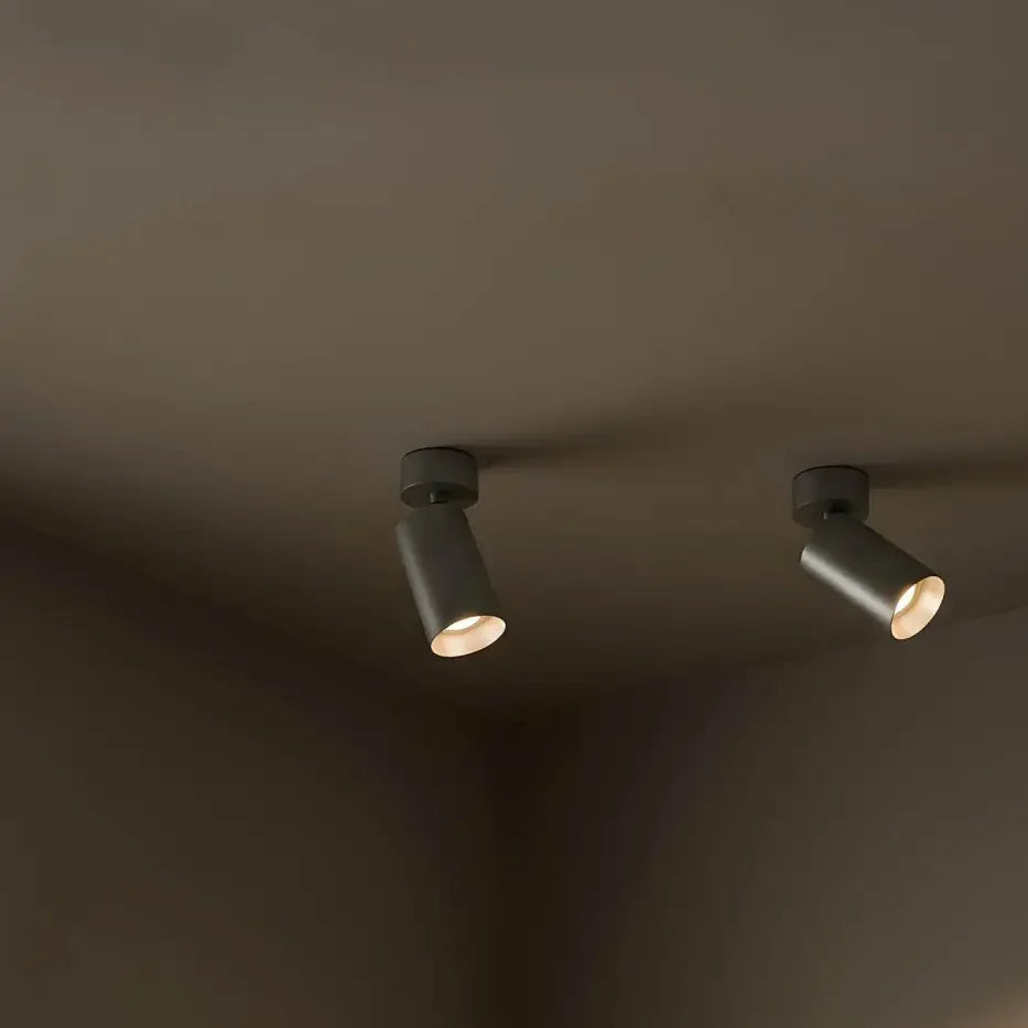 Spot orientable Stan aluminium brossé de Faro Barcelona en situation