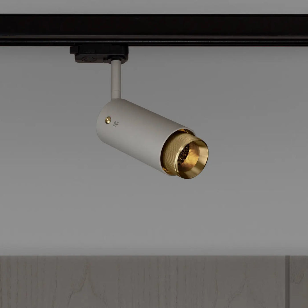 Spot sur rail Exhaust à gravure alignée Pierre, finition laiton #couleur_dor