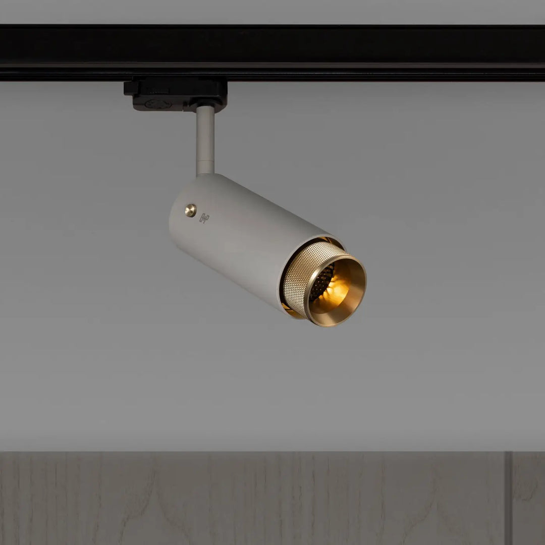 Spot sur rail Exhaust à gravure quadrillée Pierre, finition laiton #couleur_dor