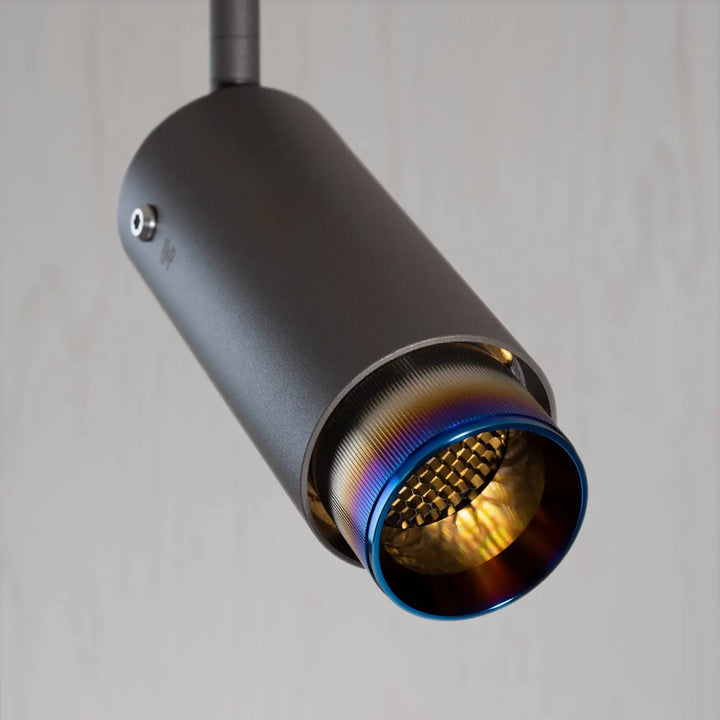 Spot sur rail Exhaust à gravure alignée Graphite, finition acier brûlé, autre vue #couleur_multicolore
