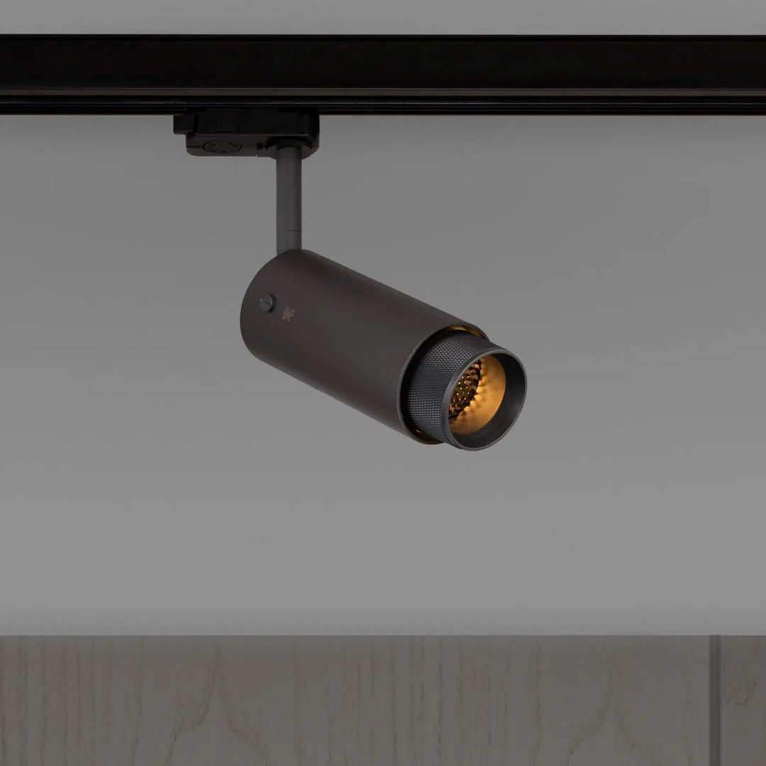 Spot sur rail Exhaust à gravure quadrillée Graphite, finition bronze fumé #couleur_gris