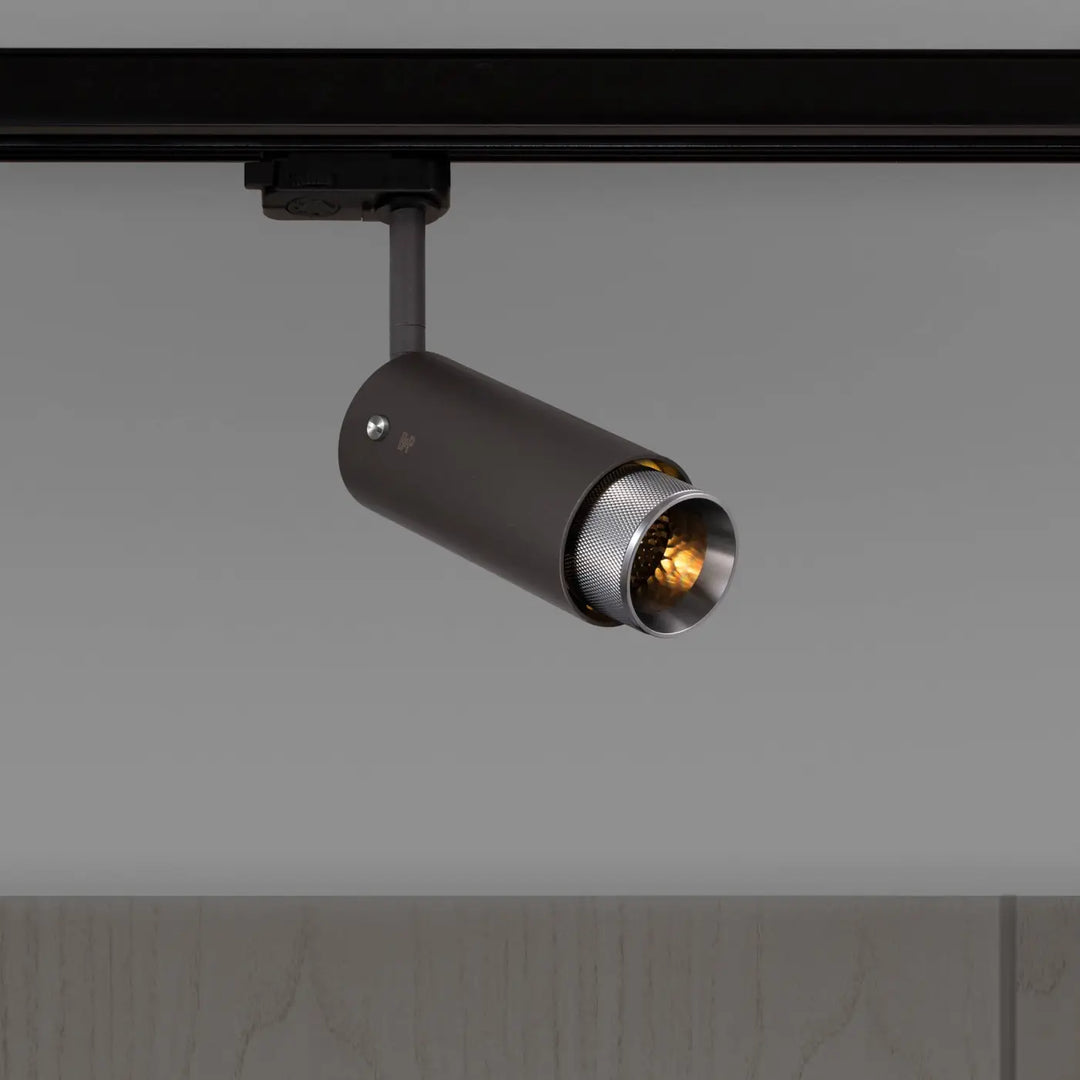 Spot sur rail Exhaust à gravure quadrillée Graphite, finition acier #couleur_argent
