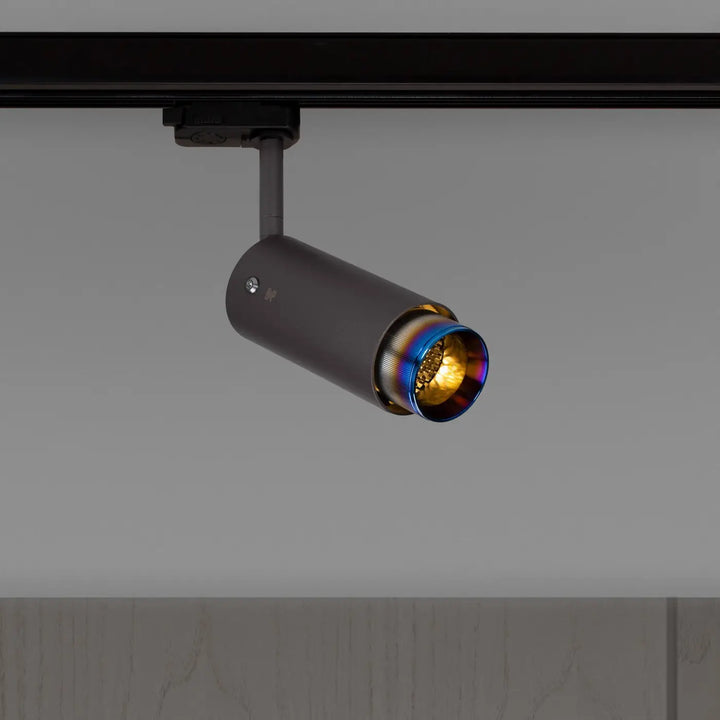 Spot sur rail Exhaust à gravure alignée Graphite, finition acier brûlé #couleur_multicolore