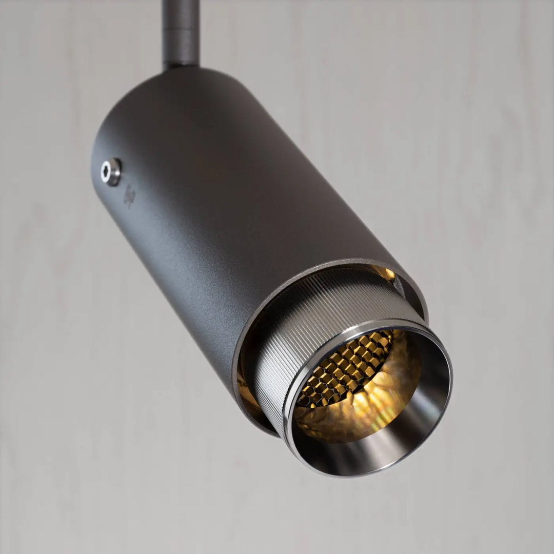 Spot sur rail Exhaust à gravure alignée Graphite, finition acier, autre vue #couleur_argent