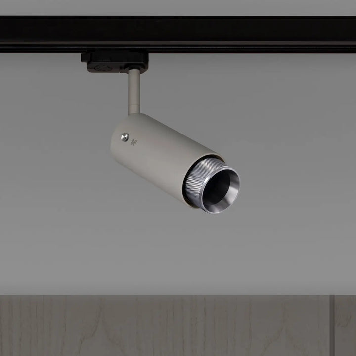 Spot sur rail Exhaust à gravure quadrillée Pierre, finition acier, vue 2 #couleur_argent