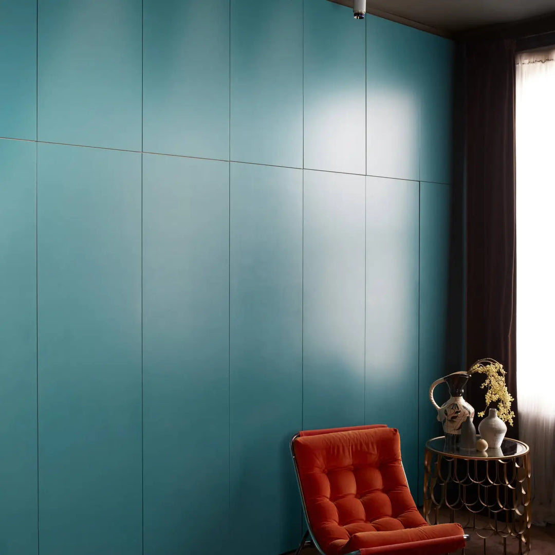 Spot en saillie Exhaust Pierre, détails en acier brûlé, dans un intérieur #couleur_multicolore
