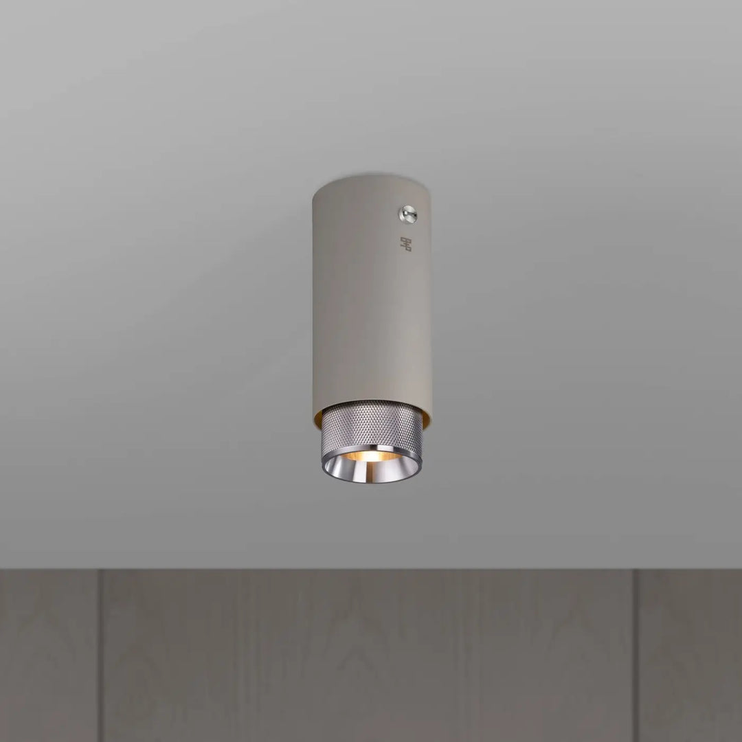 Spot en saillie Exhaust à gravure quadrillée Pierre, détails en acier #couleur_argent