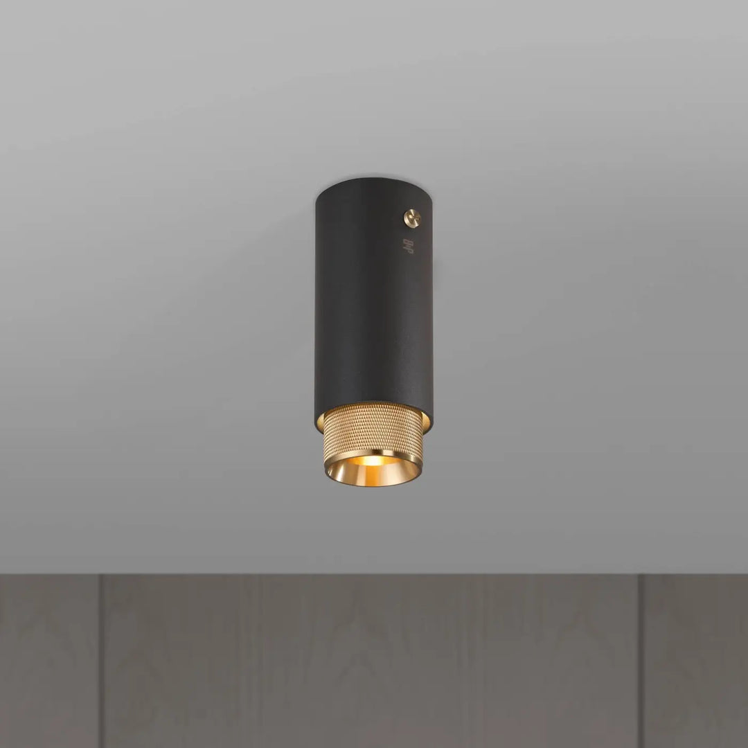 Spot en saillie Exhaust à gravure quadrillée Graphite, détails en laiton #couleur_dor