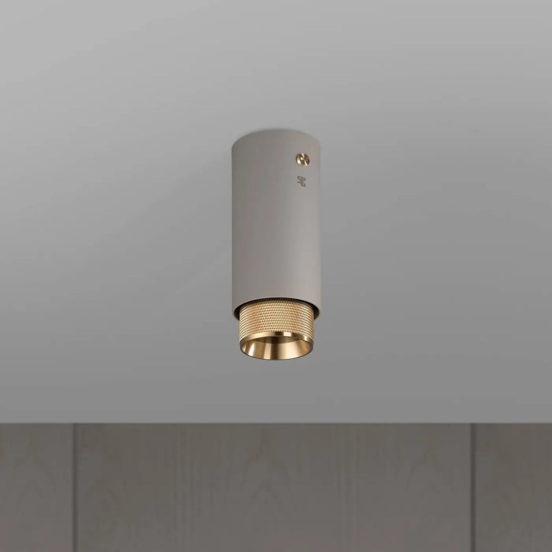 Spot en saillie Exhaust à gravure quadrillée Pierre, détails en laiton, autre vue #couleur_dor