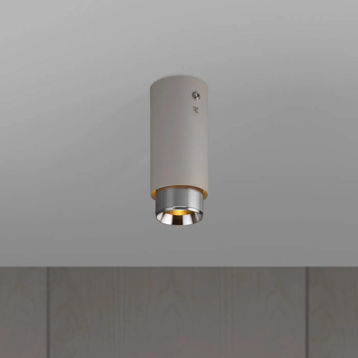 Spot en saillie Exhaust à gravure alignée Pierre, détails en acier #couleur_argent