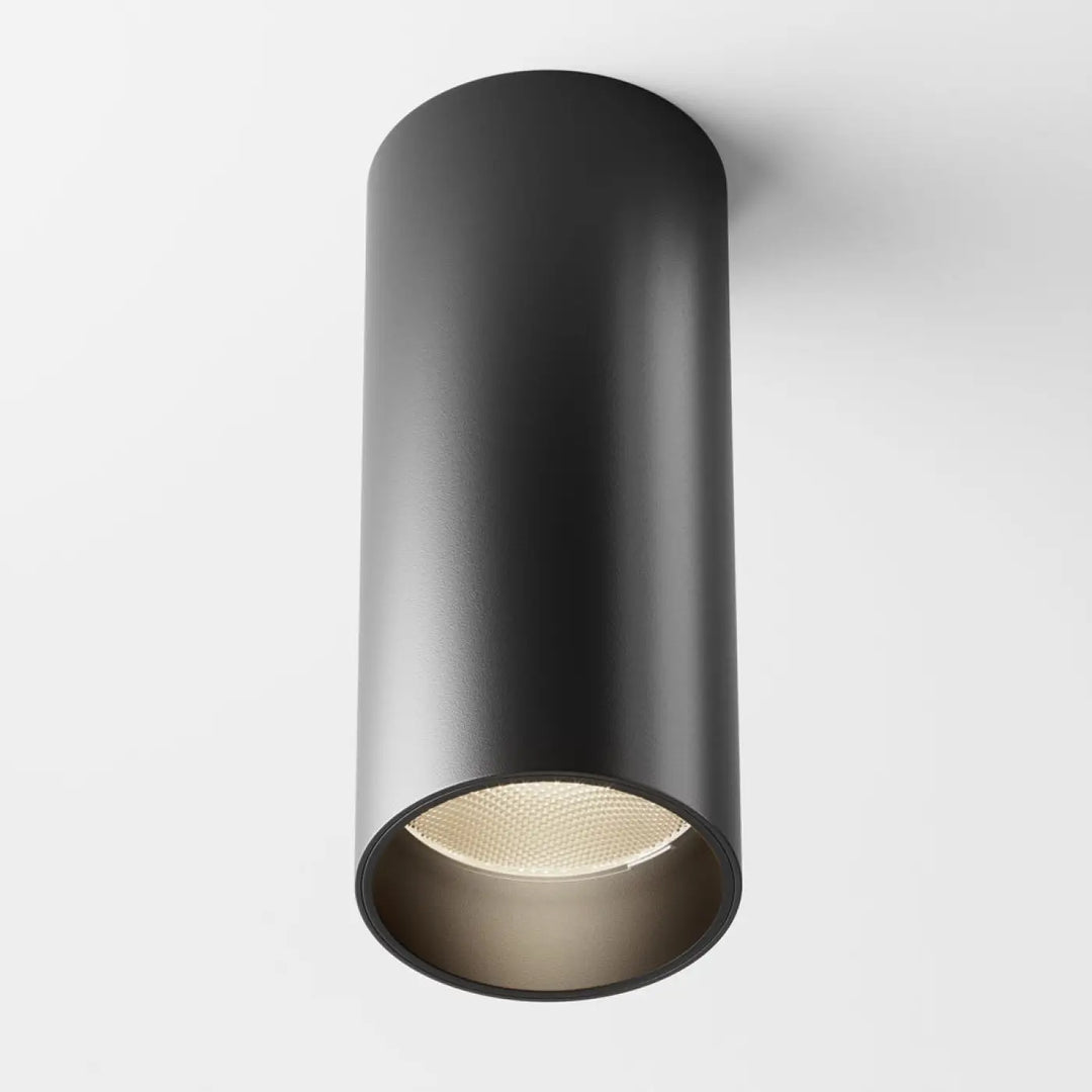 Spot focus led cylindre noir encastré avec finition mate et intérieur doré texturé led intégrée version dimmable
