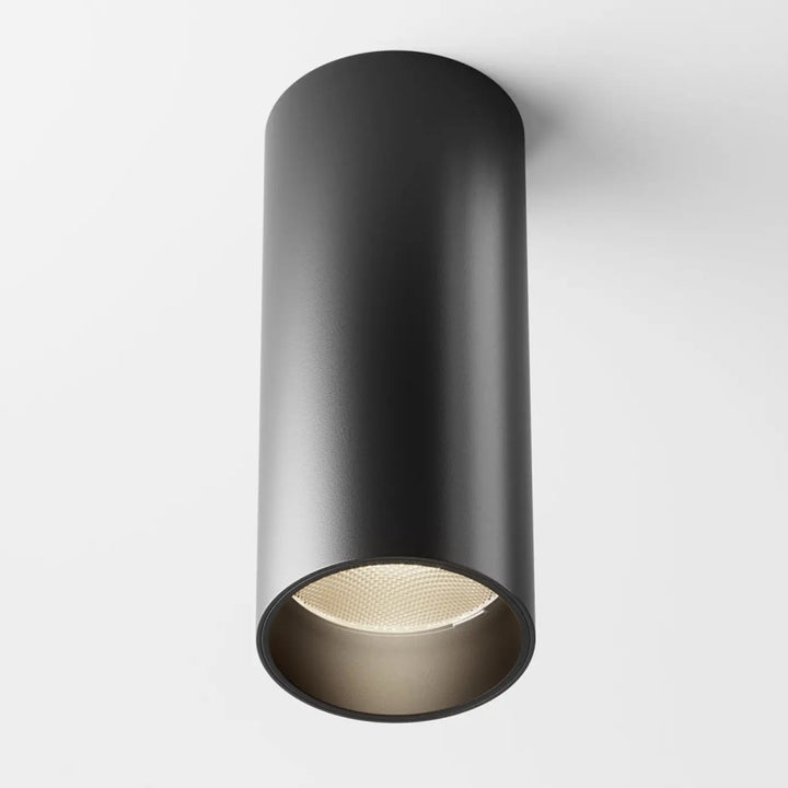 Spot focus led cylindre noir mat avec intérieur doré texturé led intégrée version dimmable pour plafond encastré