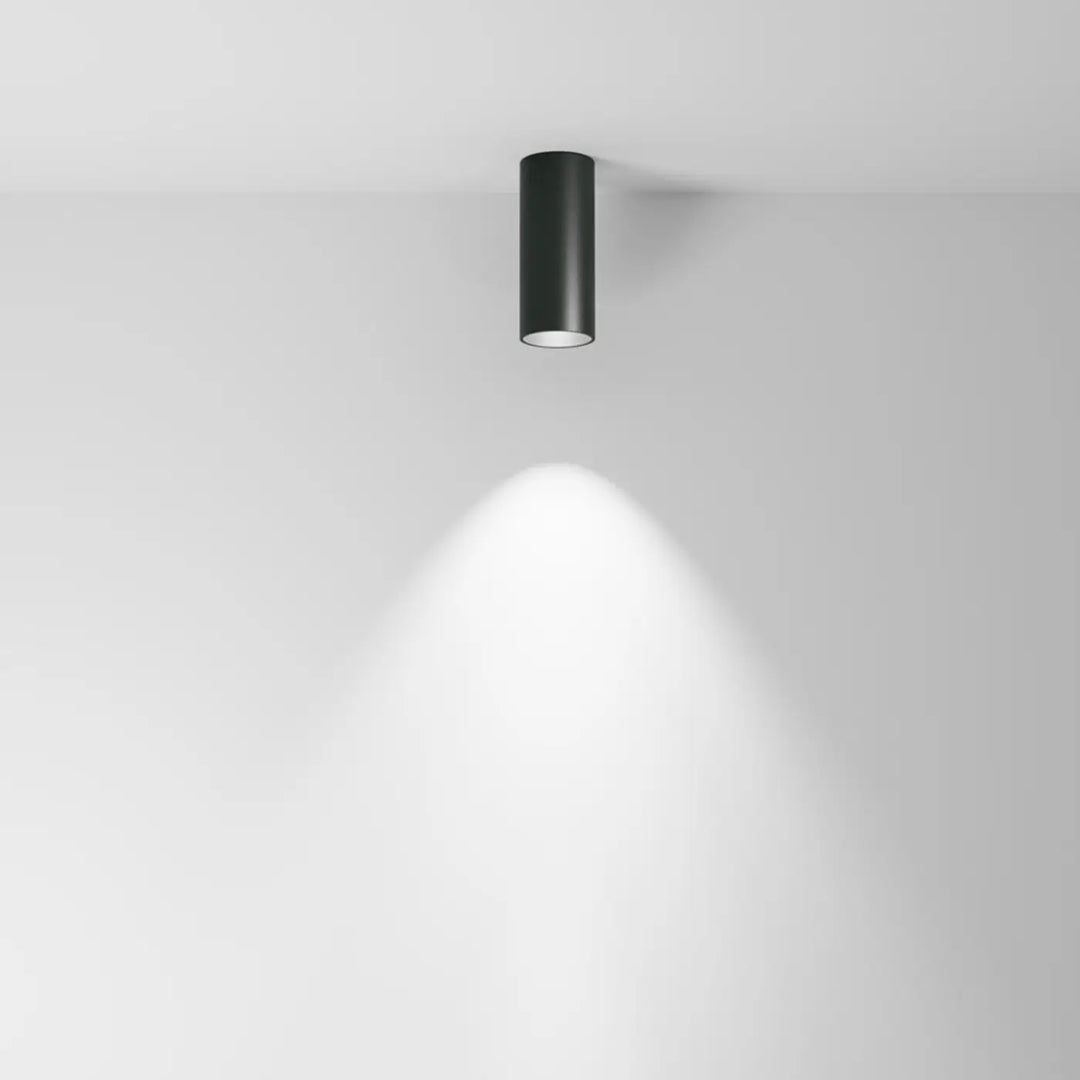 Spot focus led cylindre noir mat avec led intégrée version dimmable pour éclairage plafond contemporain