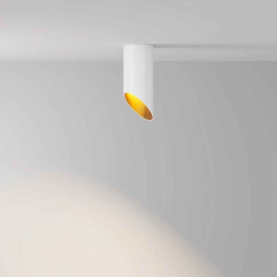 Spot lipari long cylindre en acier noir avec spot cylindrique blanc et intérieur doré pour éclairage design