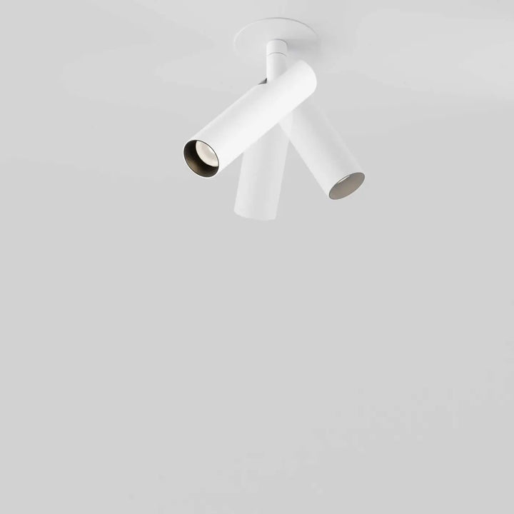 Spot semi-encastré focus blanc avec trois bras réglables tube ultra-fin et led intégrée au design minimaliste