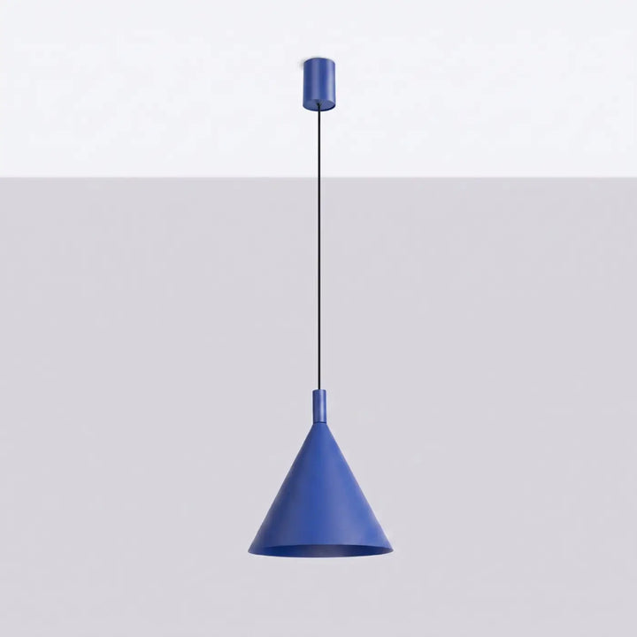 Suspension Luminaire outremer éteinte, vue rapprochée