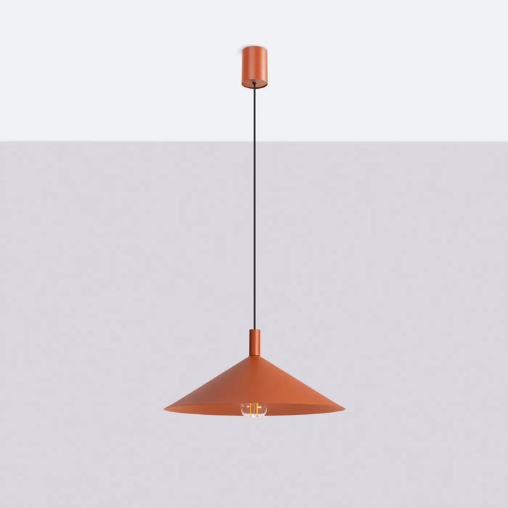 Suspension Luminaire ocre rouge éteinte, vue rapprochée