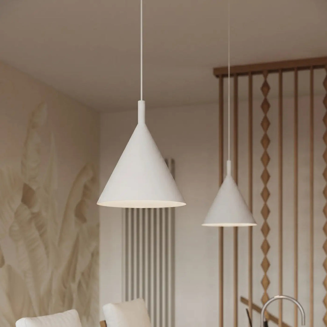 Suspension Luminaire blanc allumée, vue rapprochée