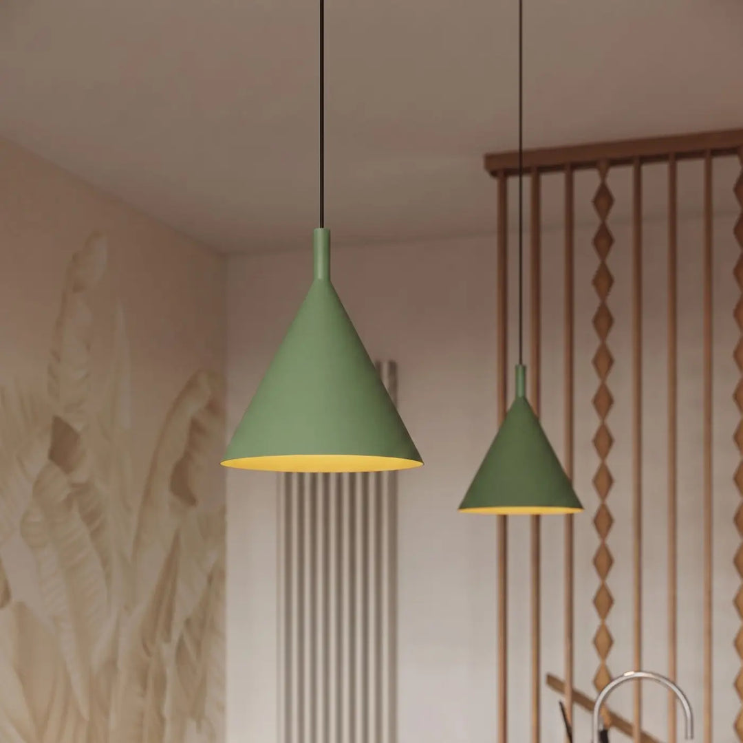 Suspension Luminaire sauge allumée, vue rapprochée
