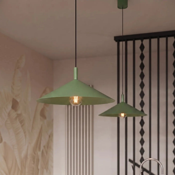 Suspension Luminaire sauge allumée, vue rapprochée