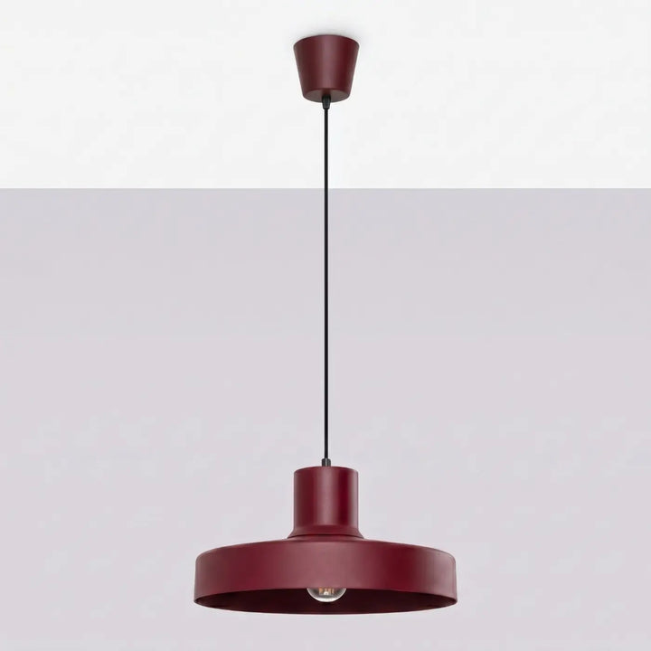 Suspension Luminaire bordeaux éteinte, vue rapprochée