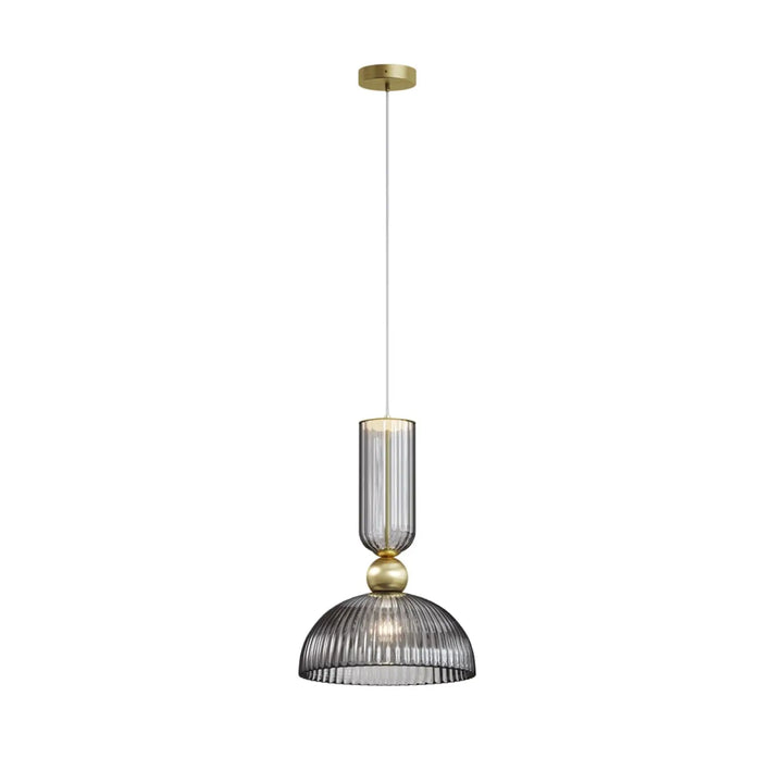 Suspension antic avec verre strié fumé et monture dorée pour un éclairage moderne et élégant
