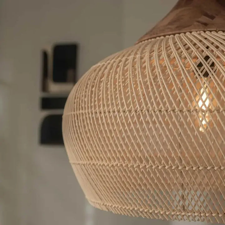 Suspension Artisanale Tressée En Forme De Chapeau

