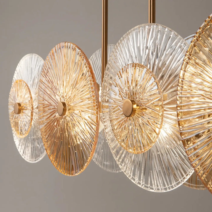 Suspension aster avec verre ambré et monture dorée composées de disques en verre gravé suspendus par tiges fines en laiton