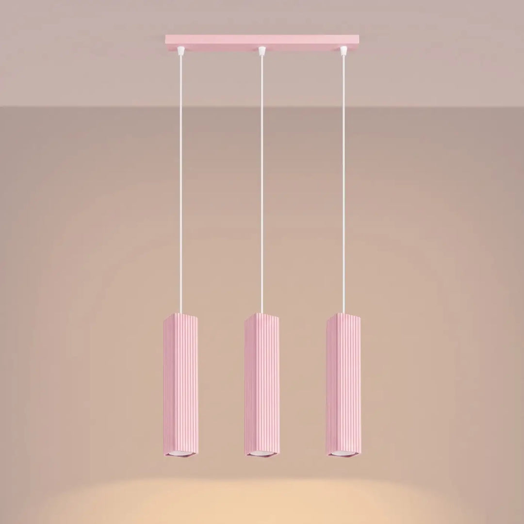 Suspension Rayo rose en ligne à 3 tubes cannelés, allumée