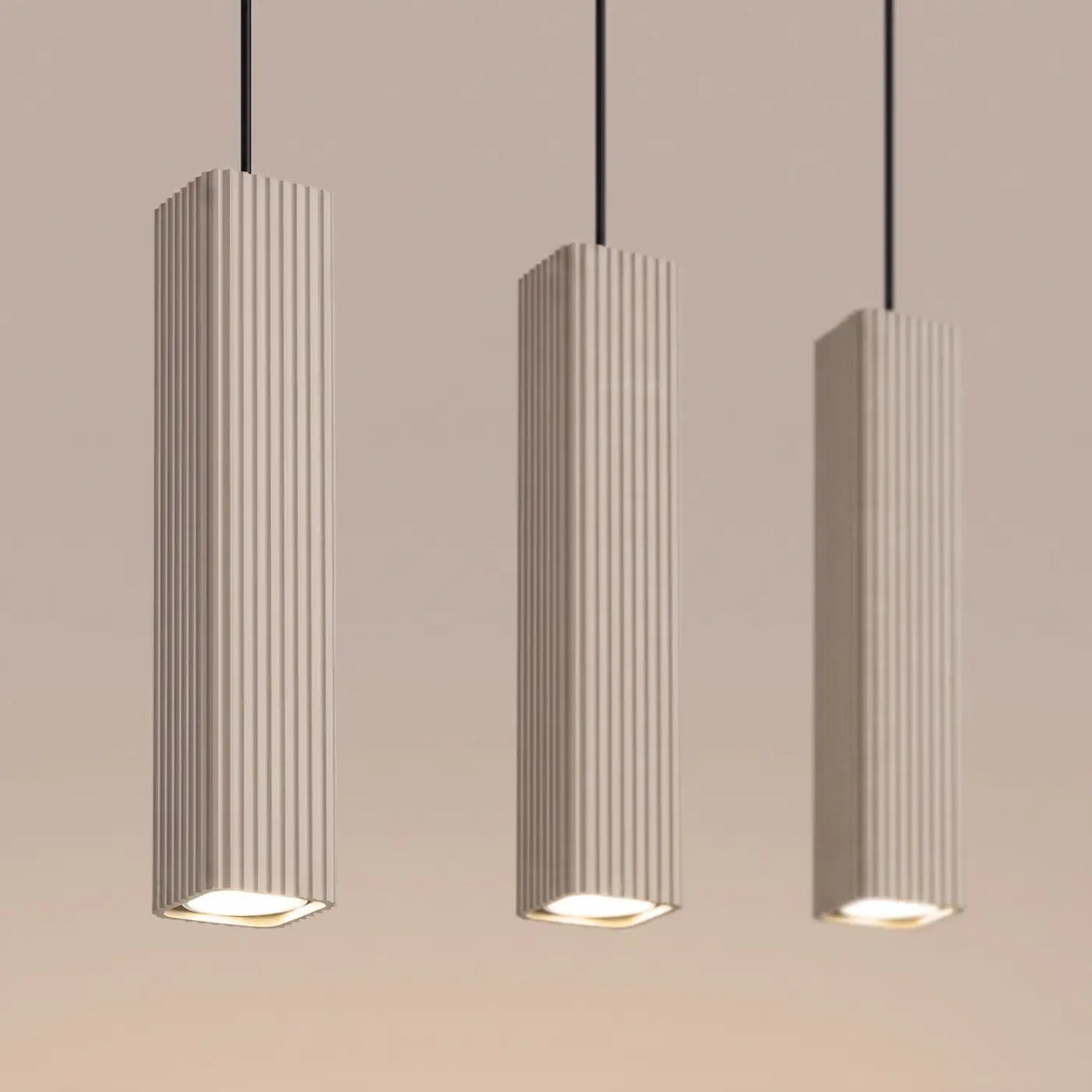 Suspension Rayo taupe en ligne à 3 tubes cannelés, détail des cannelures