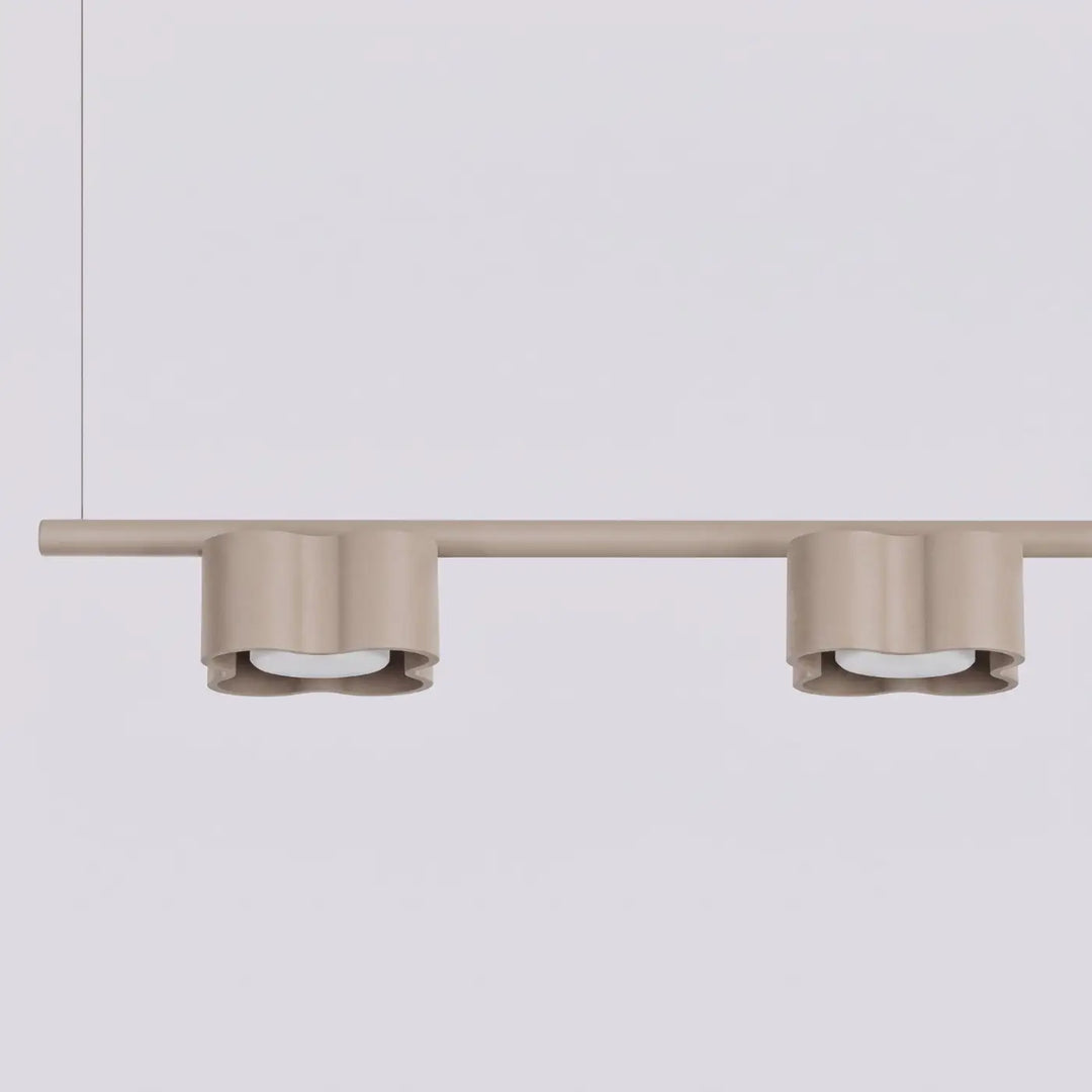 Suspension Ovio taupe en aluminium, détail du contour ondulé