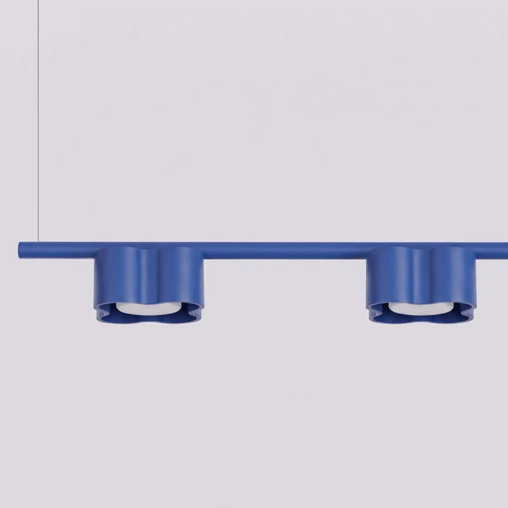 Suspension Ovio outremer en aluminium, détail du contour ondulé