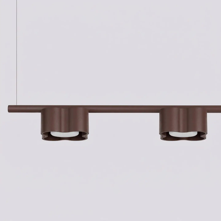 Suspension Ovio marron en aluminium, détail du contour ondulé