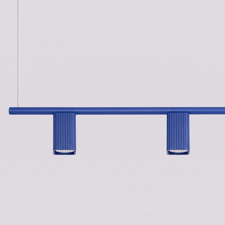 Suspension Rayo outremer en aluminium, détail des cannelures