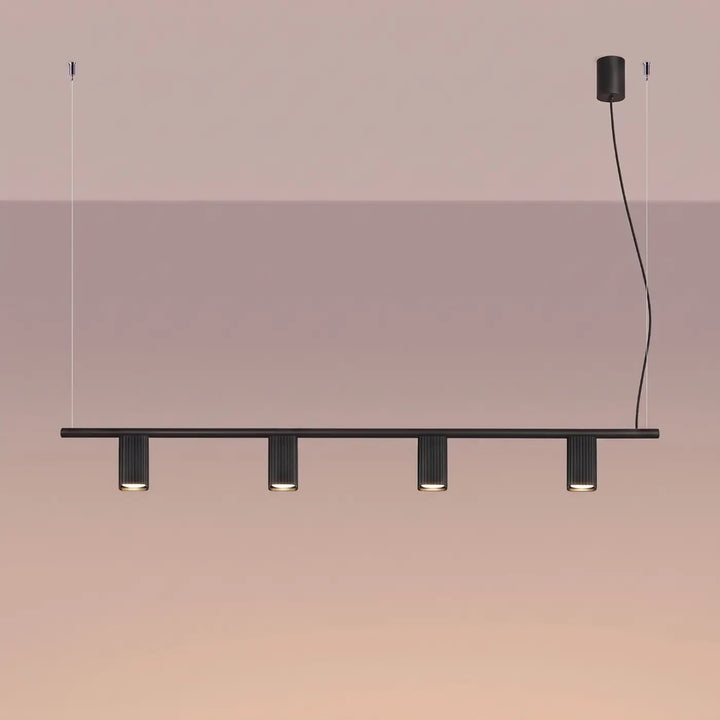 Suspension Rayo noire en aluminium, allumée