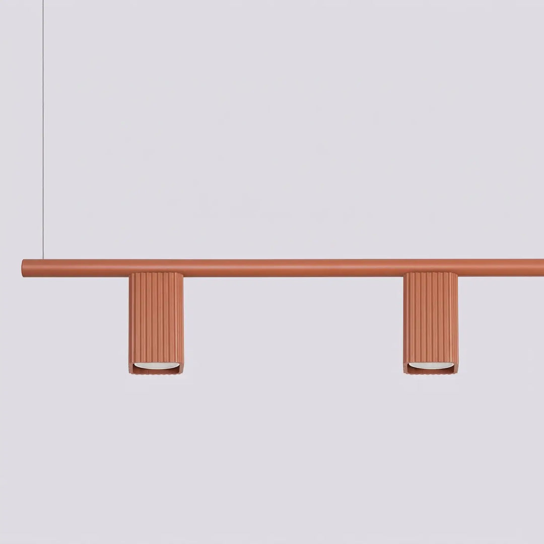 Suspension Rayo ocre rouge en aluminium, détail des cannelures