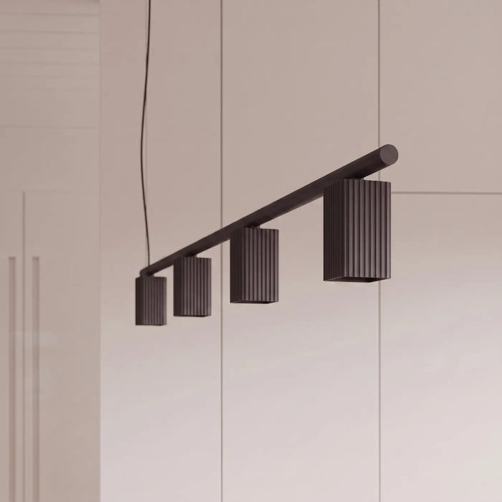 Suspension Rayo noire en aluminium, allumée