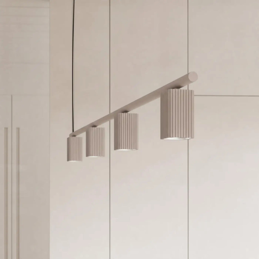 Suspension Rayo taupe en aluminium, allumée