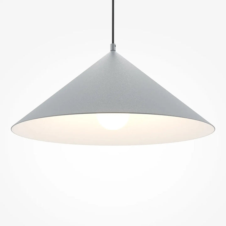Suspension luminaire conique basic colors en métal mat blanc mat avec design minimaliste et ampoule illuminée